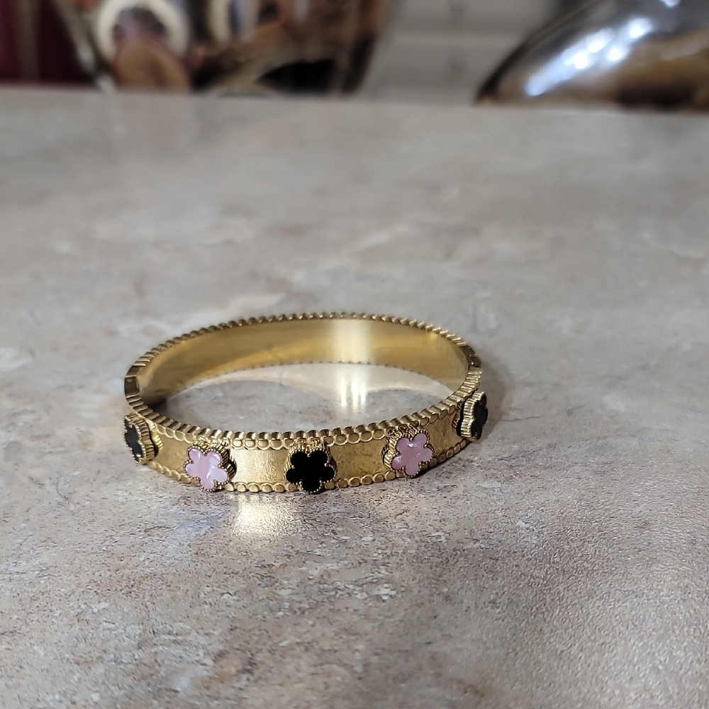 Elegant Gold Bracelet with Black and Pink Accents